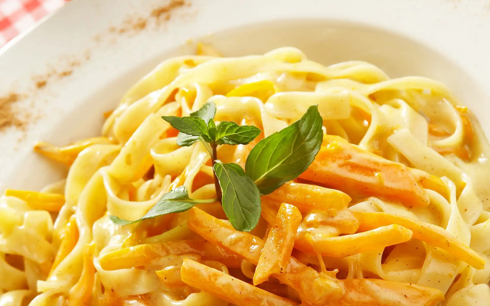 Fettuccine zucca e amaretti